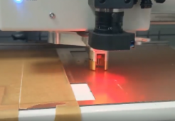 Fraiseuse de prototypage de circuits imprimés LPKF ProtoMat S63 en cours d’usinage